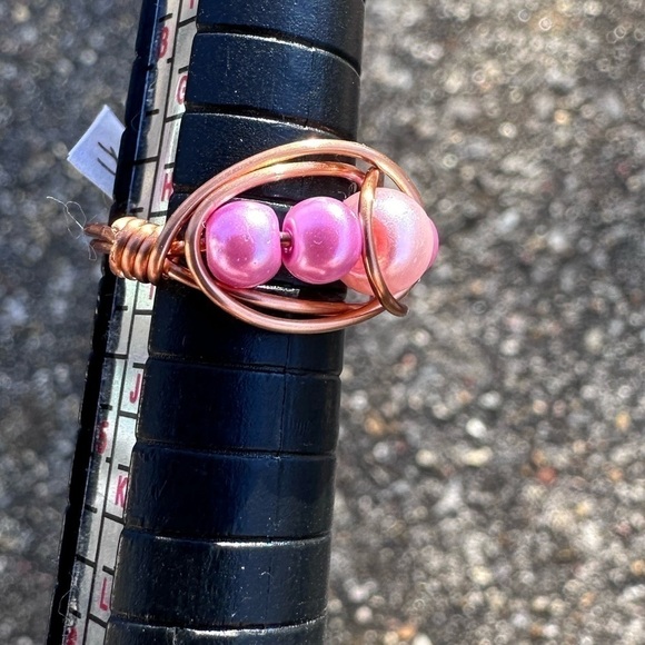 Handmade pink faux pearl copper ring - Picture 2 of 5